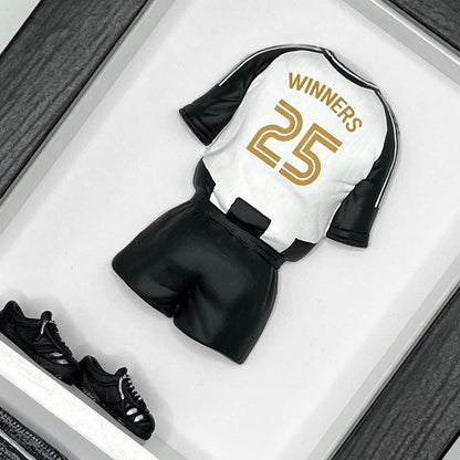 Carabao Cup Winners 2025 (Newcastle) – Football Legend Commemorative KitBox®